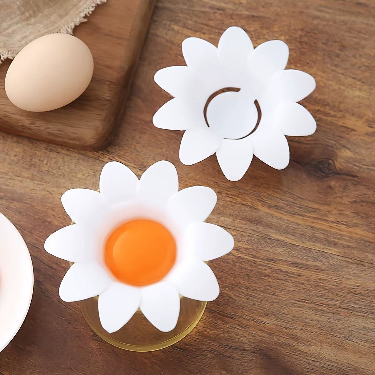 1Pc/ Cute Flower Design Egg White Yolk Separator Kitchen Gadgets Baking Tools Egg Extractor